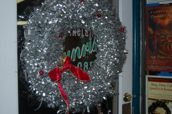 057 silver wreath, wreath on door
